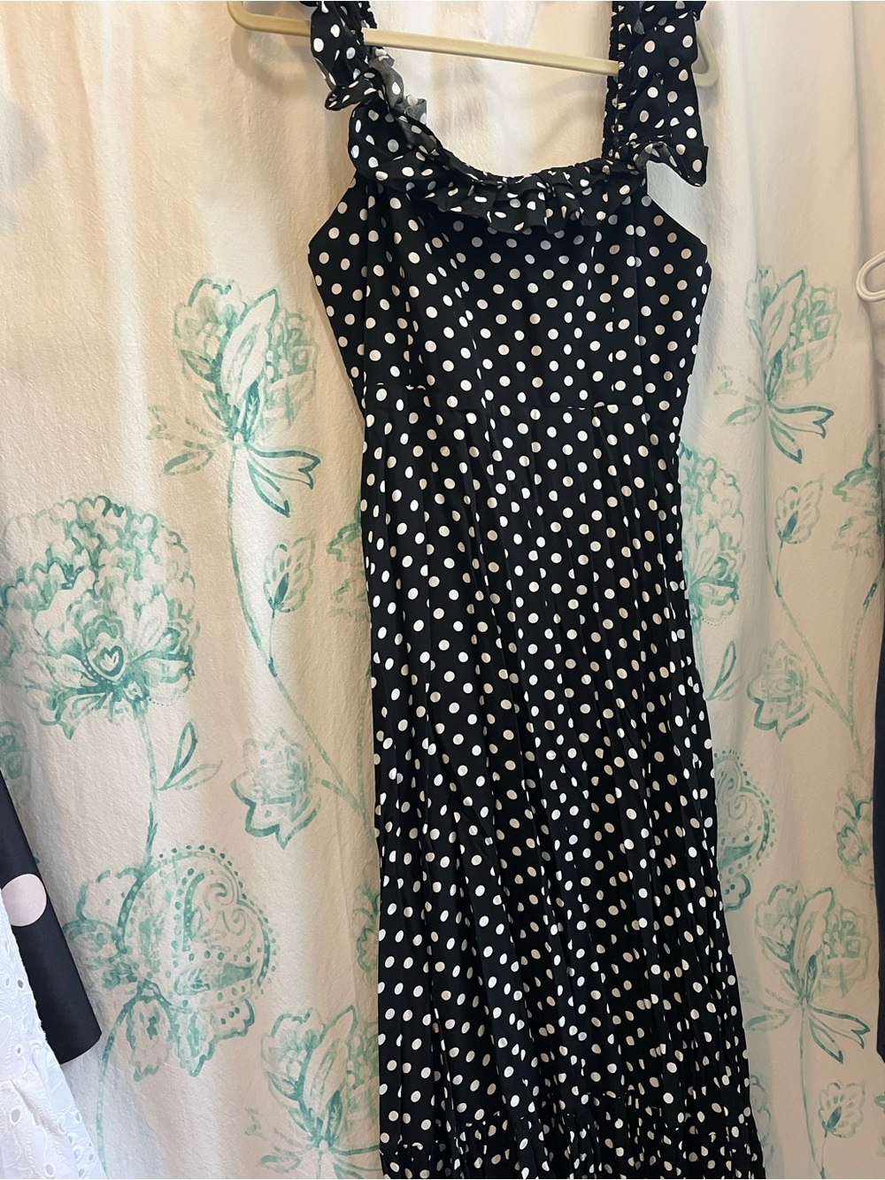 🖤⚪ **Kate Spade “Dot Dot Dot” Ruffle Midi Dress – Playful, Polished & Timeless*